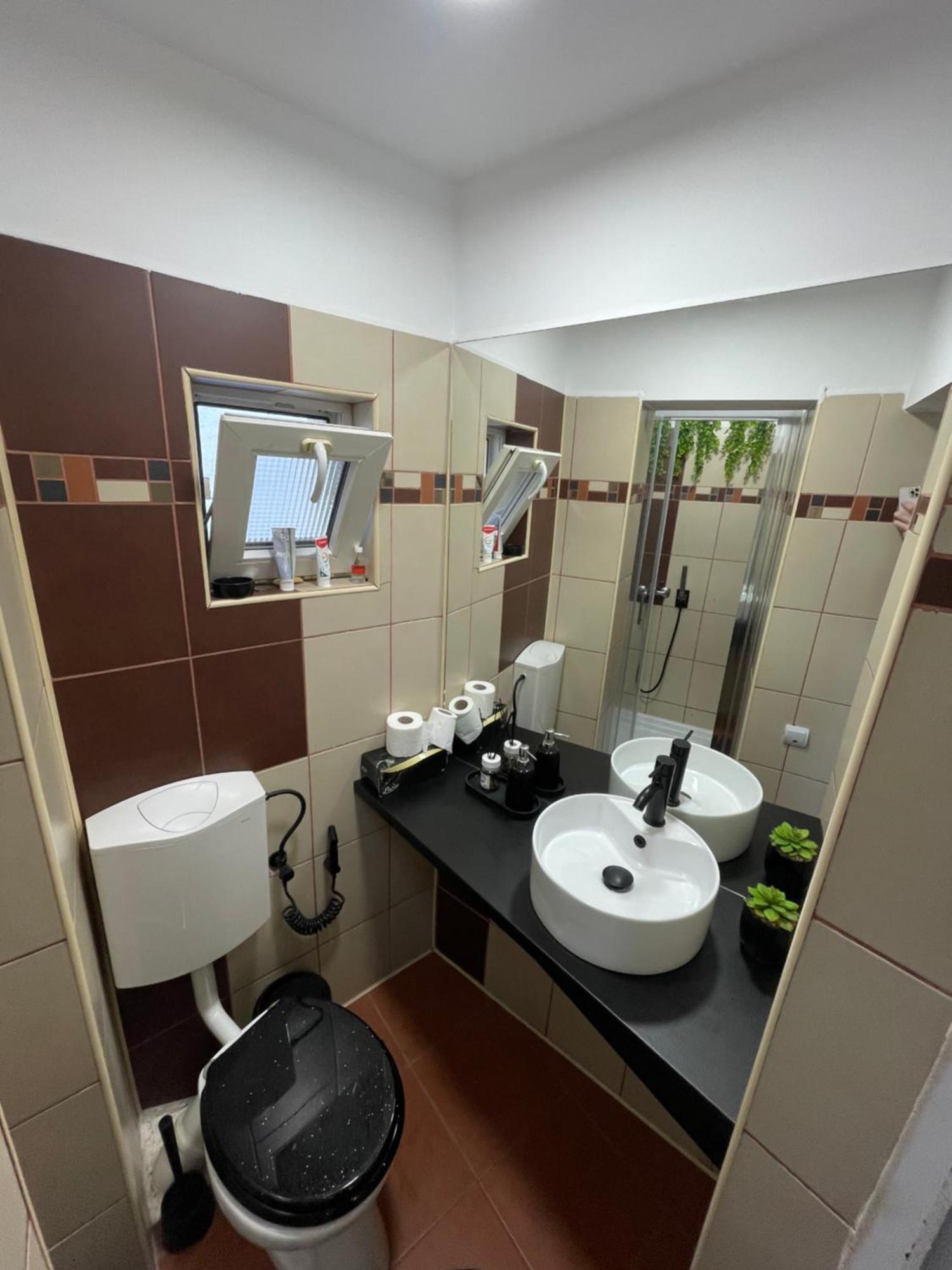 Matt Studio Bukares Bagian luar foto